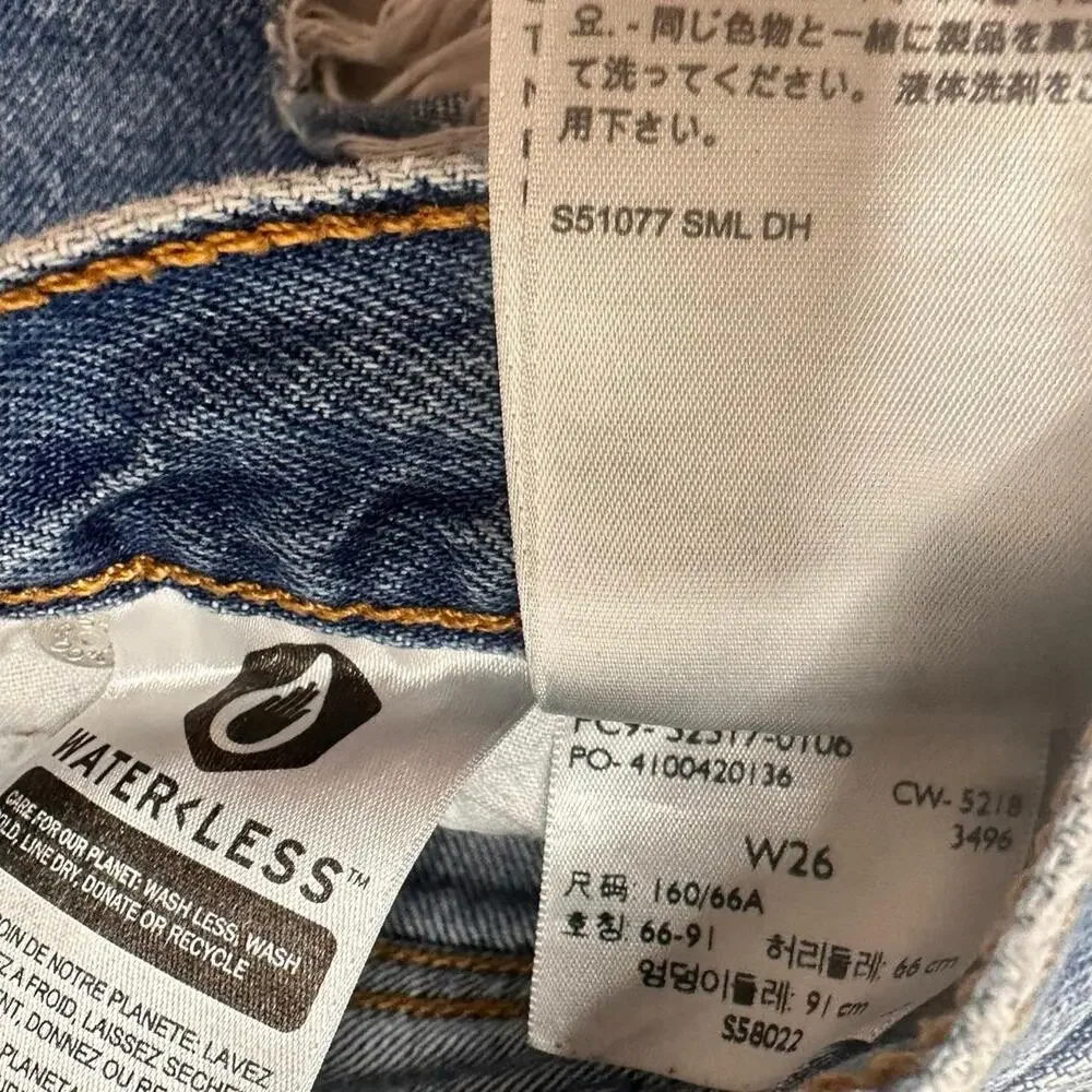 Levi’s Denim Distressed Size W26 Women Shorts - Picture 4 of 4